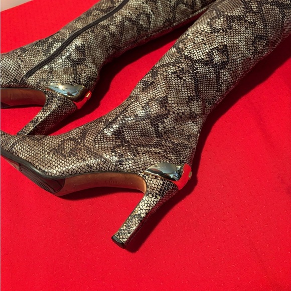 Brown Heeled Boots with Intricate Pattern and Textured Finish - Picture 2 of 7